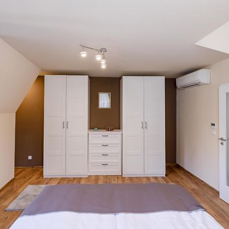 Apartments Menuet Karlovy Vary Habitación foto