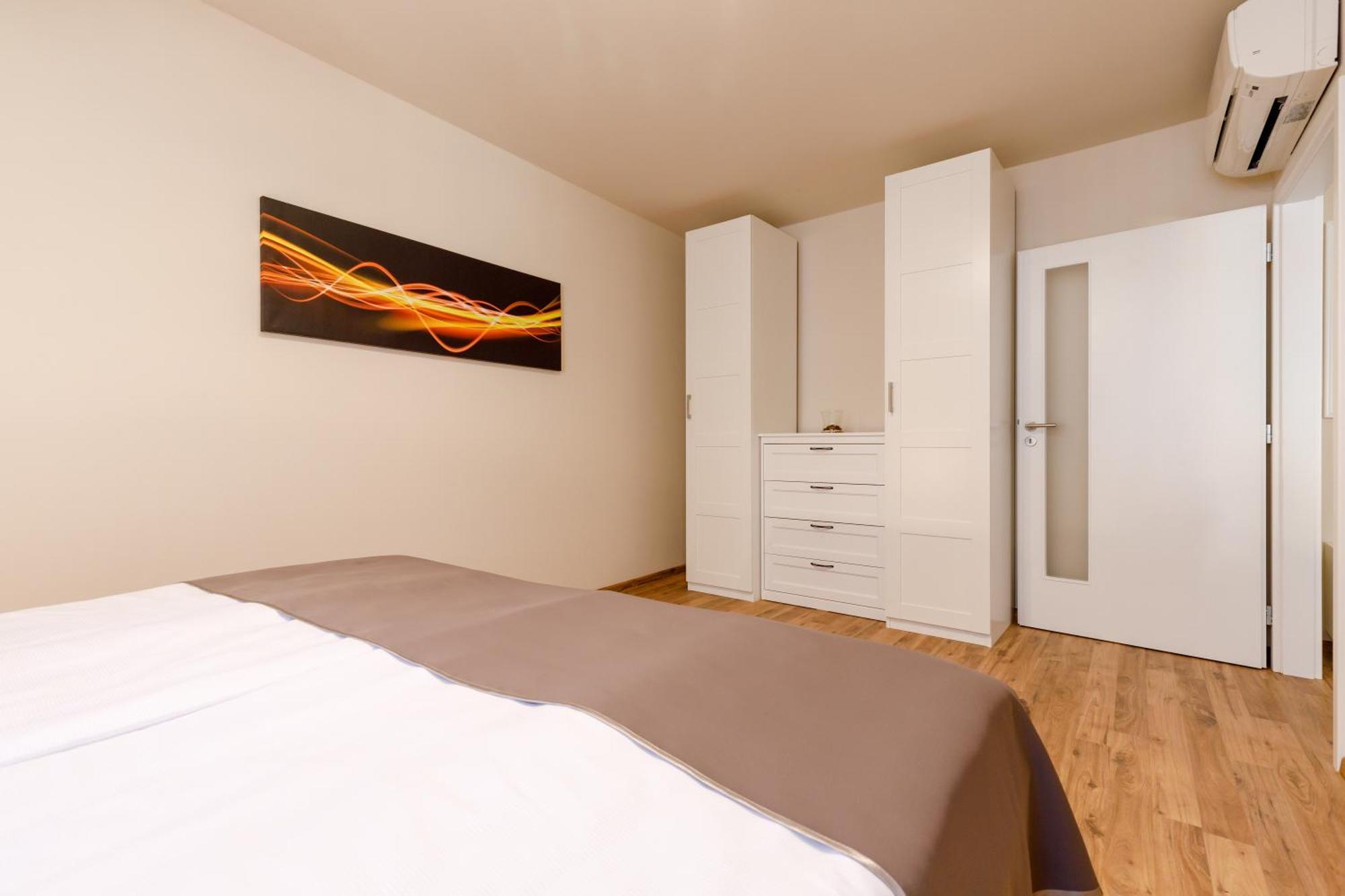 Apartments Menuet Karlovy Vary Habitación foto