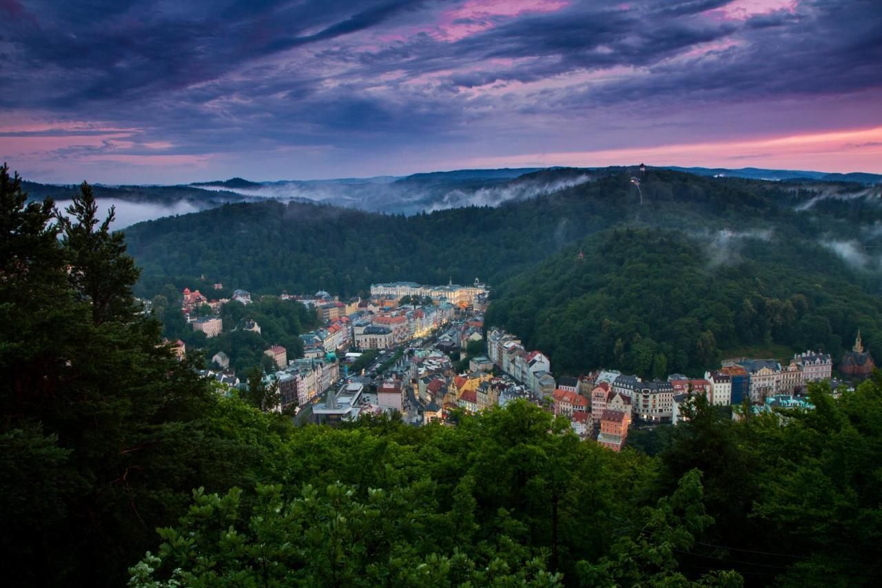 Apartments Menuet Karlovy Vary Exterior foto