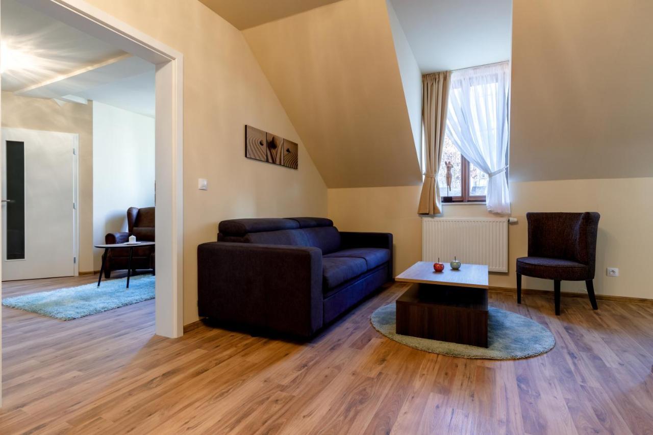 Apartments Menuet Karlovy Vary Exterior foto